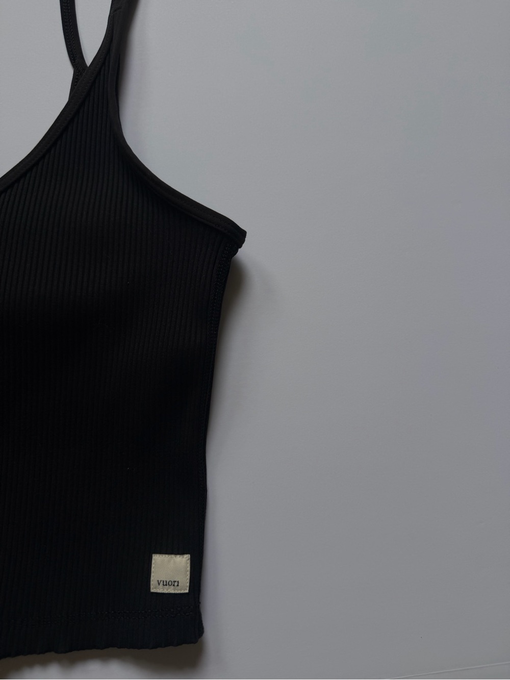 Vuori Rib Cropped Tank Top Size Medium in Black - Style VW189 Crossed Strap Back - Picture 4 of 11